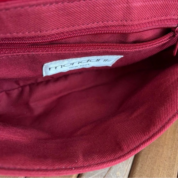 Mondani New York Red Baguette Shoulder Bag, Minimal Y2K Structured Gold Hardware - Picture 7 of 10